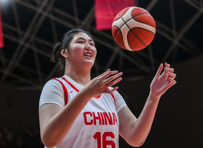 世界杯手机高清观看软件-FIBA官方：张子宇入围世预赛值得关注新星榜 超2米2身高太独特|女篮|中国女篮|中锋|女篮世界杯预选赛|世界杯预选赛_新浪体育_新浪新闻